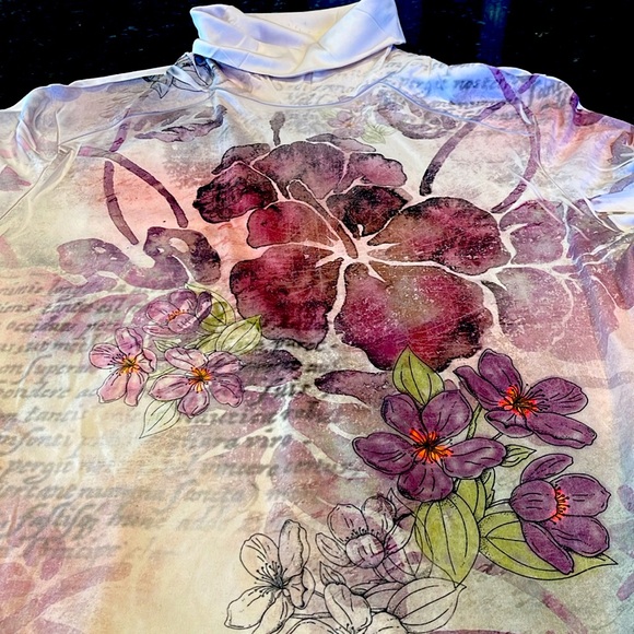 🔥HOT CHILLY🔥WINTER WEAR TURTLENECK W/ FLORAL DESIGN FRONT CREAM/LAVENDER MED EUC - Picture 3 of 8